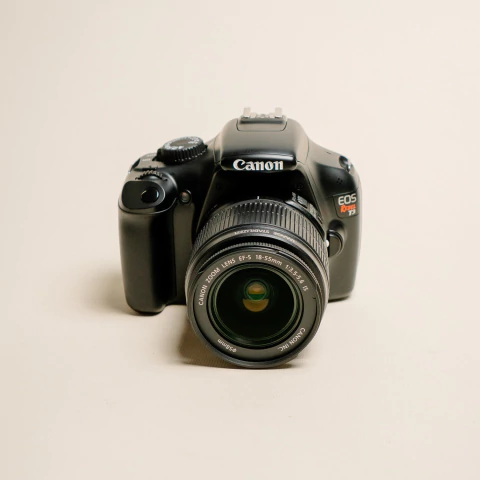 Canon EOS Rebel T3 com lente zoom 18-55mm