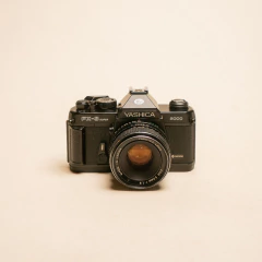 Câmera Yashica FX-3 Super 2000 com lente 50mm 1.9
