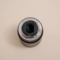 Lente Sony Vario-Tessar 4/16-70 ZA OSS T* E-mount APS-C 47196312 - loja online