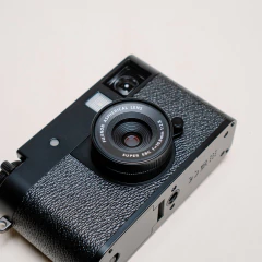 CÂMERA DIGITAL FUJIFILM X HALF - FFV