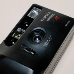 Câmera Yashica Minitec - comprar online