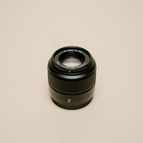 Lente Fujifilm Fujinon XC 35mm F2.0 Nova