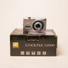 Câmera Digital Nikon Coolpix S2500 12MPX - FFV