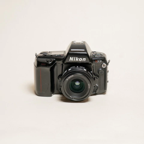Câmera Nikon N90S com Lente AF 28mm F2.8