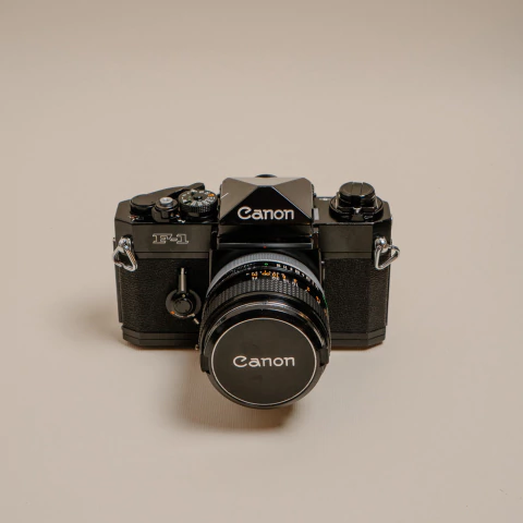 Câmera Canon F-1 black com 50mm F/1.4 (205578)