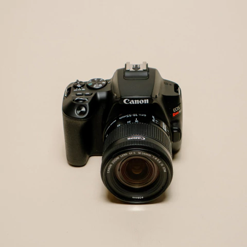 Canon EOS Rebel SL3 com lente EF-S 18-55mm 18-55 IS STM Kit