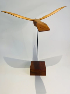 PASSARO EM MADEIRA CEDRO ROSA - Pedro Paschoal Objetos & Arte