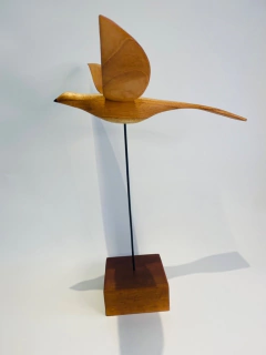 PASSARO EM MADEIRA CEDRO ROSA - comprar online