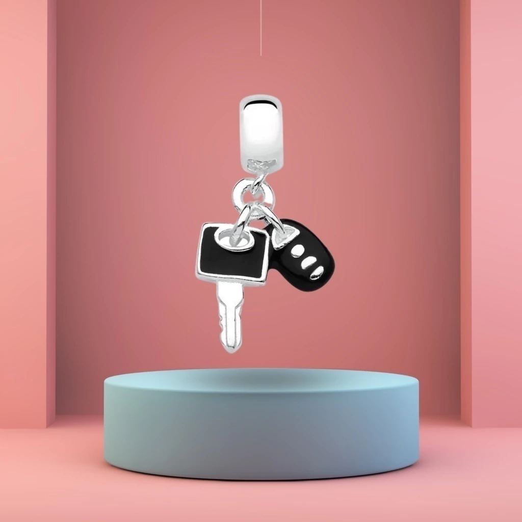 Berloque Chave de Carro Banhado a Prata 925