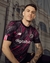 camisa-camiseta-as-roma-III-3-23-24-torcedor-masculina-grená-vermelha-marrom-vinho-preta-new-balance-reflexiva