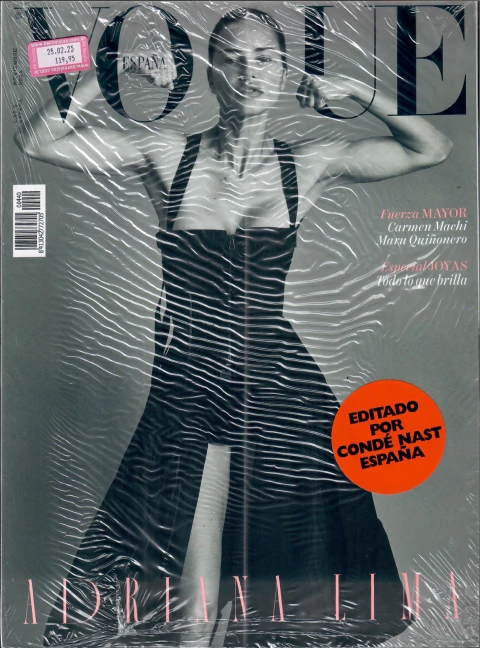 Vogue Espanha - 2024/11 - Adriana Lima (Capa 2)