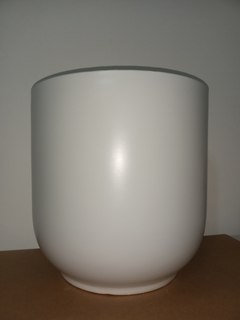 MACETON CON BASE CURVA, IMPORTADO - EXCELENTE CALIDAD - TIENE DRENAJE