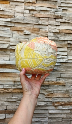 MACETA DE PARED AGUAMANIL ARTESANAL ESGRAFIADO / PIEZAS UNICAS - TIENEN DRENAJE - NO INCLUYE PLANTAS / DISEÑO A ELECCION SEGUN DISPONIBILIDAD - Alquimia Botanica de Autor
