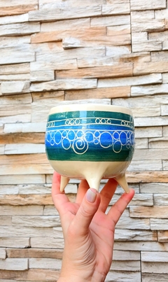 MACETAS CON PATITAS DISEÑO GUARDA BICOLOR CON BURBUJITAS Y CARACOLITOS / TIENEN DRENAJE / PIEZAS ARTESANALES - PRECIO POR UNIDAD en internet