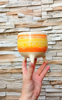 Imagen de MACETAS CON PATITAS DISEÑO GUARDA BICOLOR CON BURBUJITAS Y CARACOLITOS / TIENEN DRENAJE / PIEZAS ARTESANALES - PRECIO POR UNIDAD