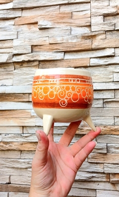 MACETAS CON PATITAS DISEÑO GUARDA BICOLOR CON BURBUJITAS Y CARACOLITOS / TIENEN DRENAJE / PIEZAS ARTESANALES - PRECIO POR UNIDAD