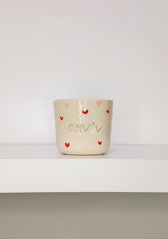 MACETA CON DISEÑO DE CORAZONES Y FRASE AMOR / PIEZA ARTESANAL / TIENE DRENAJE - PRECIO POR UNIDAD - comprar online
