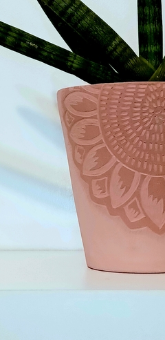 MACETAS ARTESANALES DISEÑO GIRASOL ESGRAFIADO / PIEZAS UNICAS / TIENEN DRENAJE / VALOR POR UNIDAD - Alquimia Botanica de Autor