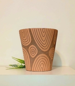 MACETA ARTESANAL ESGRAFIADA DISEÑO CORTEZAS / PIEZAS UNICAS / TIENEN DRENAJE / ELECCION MOTIVO SEGUN DISPONIBILIDAD / VALOR POR UNIDAD - comprar online