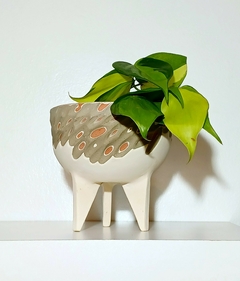 MACETAS CON PATITAS Y DISEÑO DEVASTADO EN TONOS TIERRA PRECIOSOS! / NO INCLUYEN PLANTAS / TIENEN DRENAJE / ELECCION SEGUN DISPONIBILIDAD - comprar online