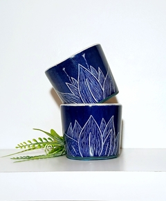 MACETAS CON DISEÑOS VARIADOS EN AZUL COBALTO / PIEZAS ARTESANALES / TIENEN DRENAJE / PRECIO POR UNIDAD / ELECCION SEGUN DISPONIBILIDAD - comprar online