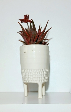 MACETA ARTESANAL PERSONAJE CON PATITAS / TIENE DRENAJE / NO INCLUYE PLANTAS - comprar online