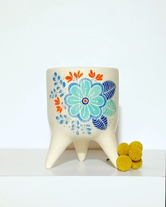 MACETAS CON DISEÑOS FLORALES Y PATITAS / ELECCION DE MOTIVO SEGUN DISPONIBILIDAD / TIENEN DRENAJE - tienda online