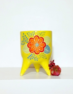 MACETAS CON DISEÑOS FLORALES Y PATITAS / ELECCION DE MOTIVO SEGUN DISPONIBILIDAD / TIENEN DRENAJE en internet