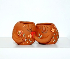 MACETA ENAMORADOS DOBLES / PIEZAS ARTESANALES UNICAS / TIENEN DRENAJE / ELECCION DE COLOR SEGUN DISPONIBILIDAD - tienda online