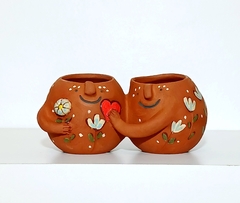 MACETA ENAMORADOS DOBLES / PIEZAS ARTESANALES UNICAS / TIENEN DRENAJE / ELECCION DE COLOR SEGUN DISPONIBILIDAD - comprar online