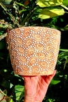 MACETA ARTESANAL GRES CON EXQUISITO DISEÑO DE BRODERIE Y GOTAS DE ESMALTE, PRECIOSAS! / TIENEN DRENAJE