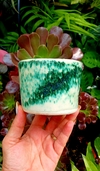 MACETA ARTESANAL CON ESMALTE COMBINADO VERDE ESMERALDA / TIENE DRENAJE