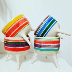 MACETAS DISEÑO MIL RAYAS COLORIDAS CON PATITAS / PIEZAS ARTESANALES UNICAS - TIENEN DRENAJE / PRECIO POR UNIDAD - ELECCION SEGUN DISPONIBILIDAD