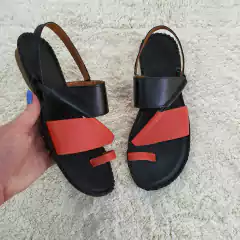 Sandália em couro preto/goiaba