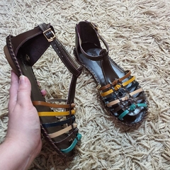 Sandália em couro chocolate/colorido - comprar online