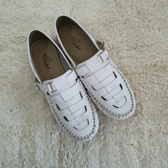 Mocatênis fivela em couro branco - comprar online
