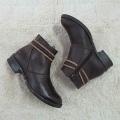 Bota em couro chocolate na internet