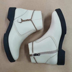 Bota em couro off white