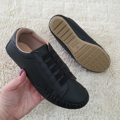 Mocatênis perfurado preto