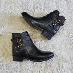 Bota em couro preto