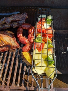 Grillero de verduras y carnes en internet