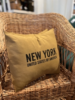 Almohadon 40x40 New York chocolate - comprar online