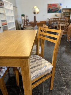 Juego de comedor pino p/4 (mesa 70x120 + 4 SILLAS S127) miel - Nativa Interiores