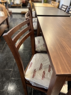 Juego de comedor pino p/4 (mesa 70x120 + 4 SILLAS S127) cedro - Nativa Interiores