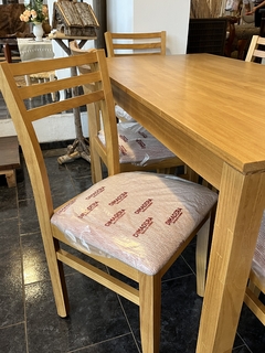 Juego de comedor pino p/6 (mesa 80X150 + 6 SILLAS S127) miel - Nativa Interiores