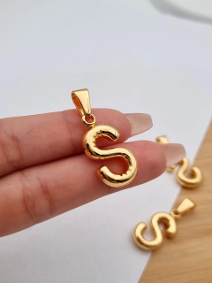DIJE INICIAL "S" INFLADA / AD - comprar online