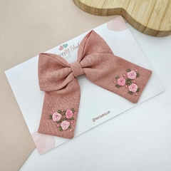 CELINA CLASSICO G COM BORDADO ROSA | UNIDADE - Laços Blush