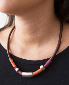 Colar couro e linha - comprar online
