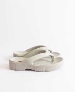 Chinelo Luneci na internet