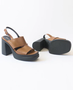 Sandália Nania na internet